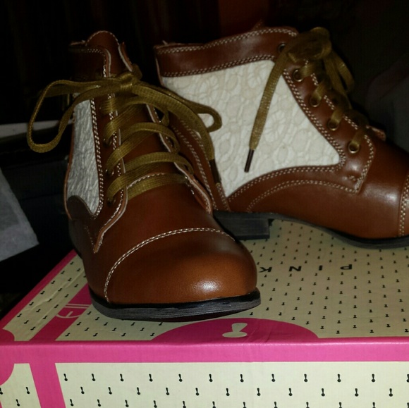 Boots - Picture 5 of 7